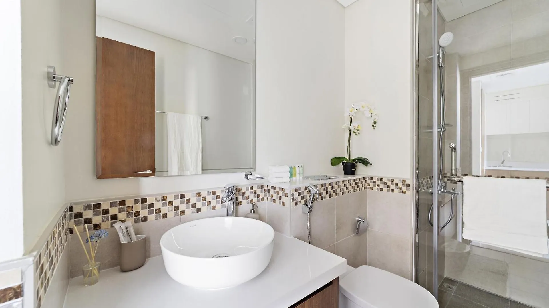 Vayk - Elegant 1-Bedroom Apartment Near Downtown Dubai 0*,  United Arab Emirates