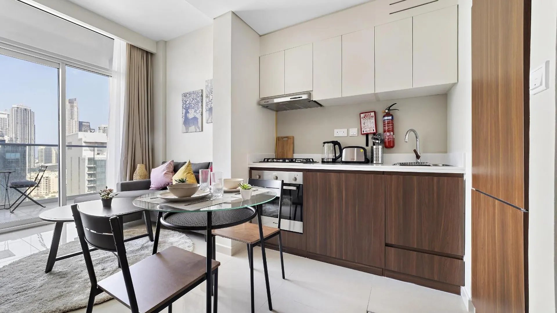 Vayk - Elegant 1-Bedroom Apartment Near Downtown Dubai